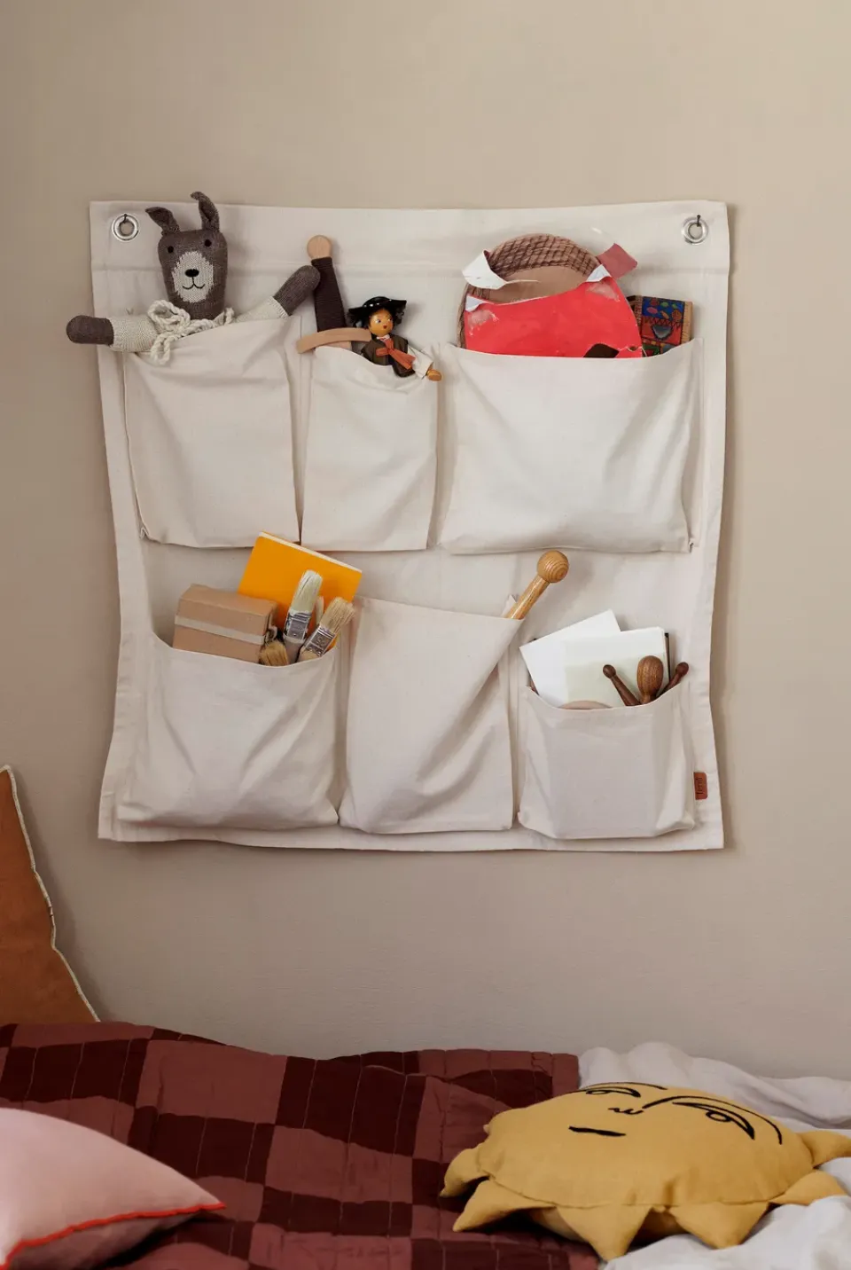 Discount Ferm Living Almacenaje de pared Canvas wall pockets, 70x70 cm Beige