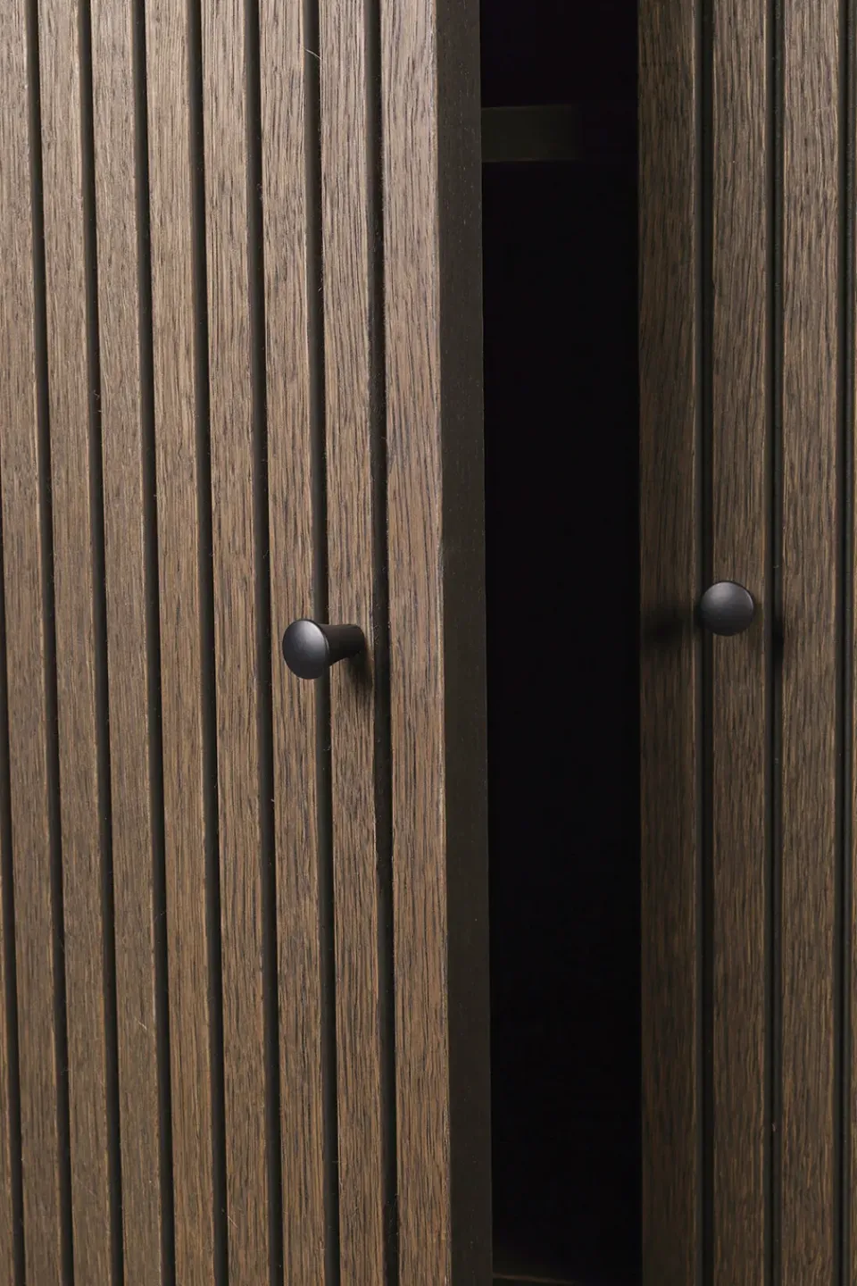 Outlet Ferm Living Aparador Sill Tall, Dark stained oak Marrón