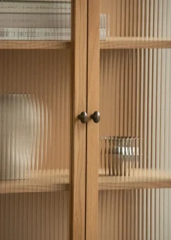Hot Audo Copenhagen Armario con puertas de vidrio Curiosity 143 cm, Oak Beige