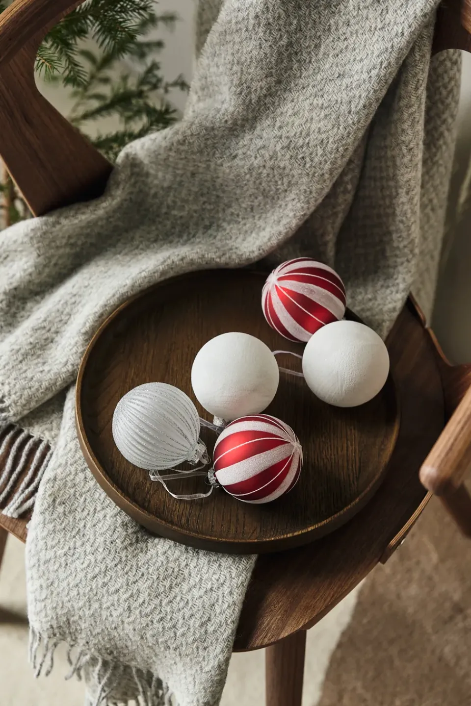 Scandi Living Bolas de Navidad Snowing 6 unidades, Blanco