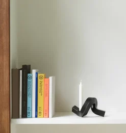 Normann Copenhagen Candelabro Crooked 1, Bronce Negro