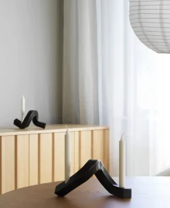 Normann Copenhagen Candelabro Crooked 1, Bronce Negro