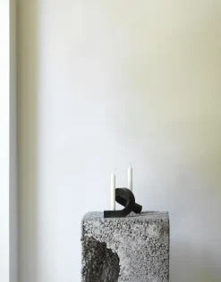 Outlet Normann Copenhagen Candelabro Crooked 2, Bronce Negro