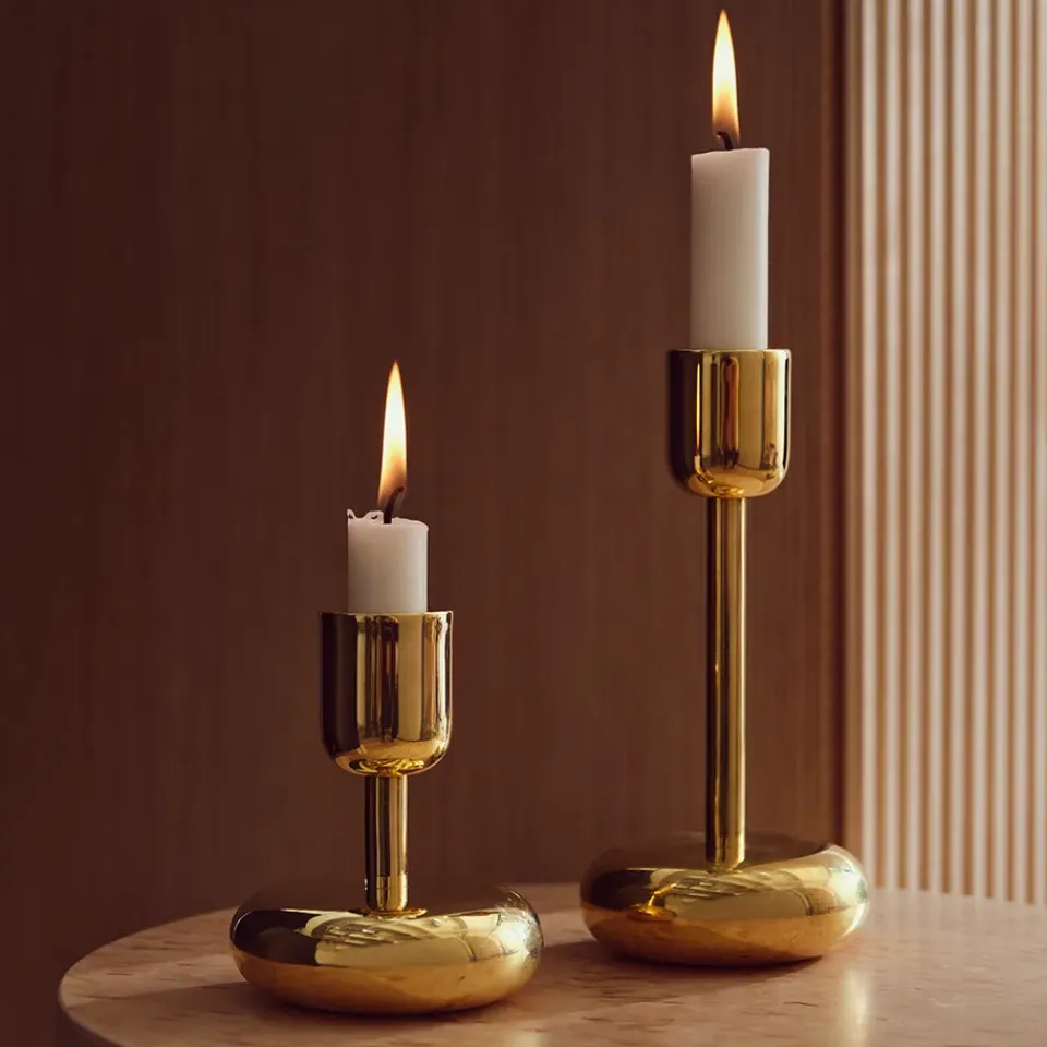 Outlet Iittala Candelabro Nappula latón, pequeño 107 mm Color dorado