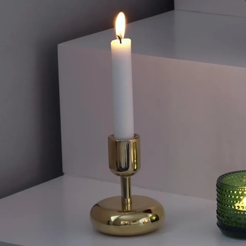 Outlet Iittala Candelabro Nappula latón, pequeño 107 mm Color dorado
