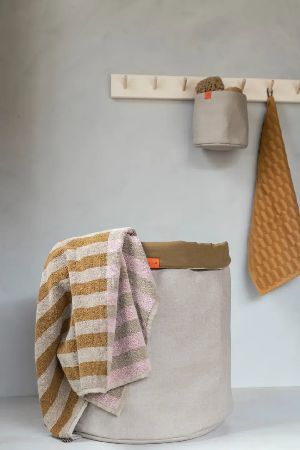 Clearance Mette Ditmer Cesta de la ropa Sort It, Sand Beige