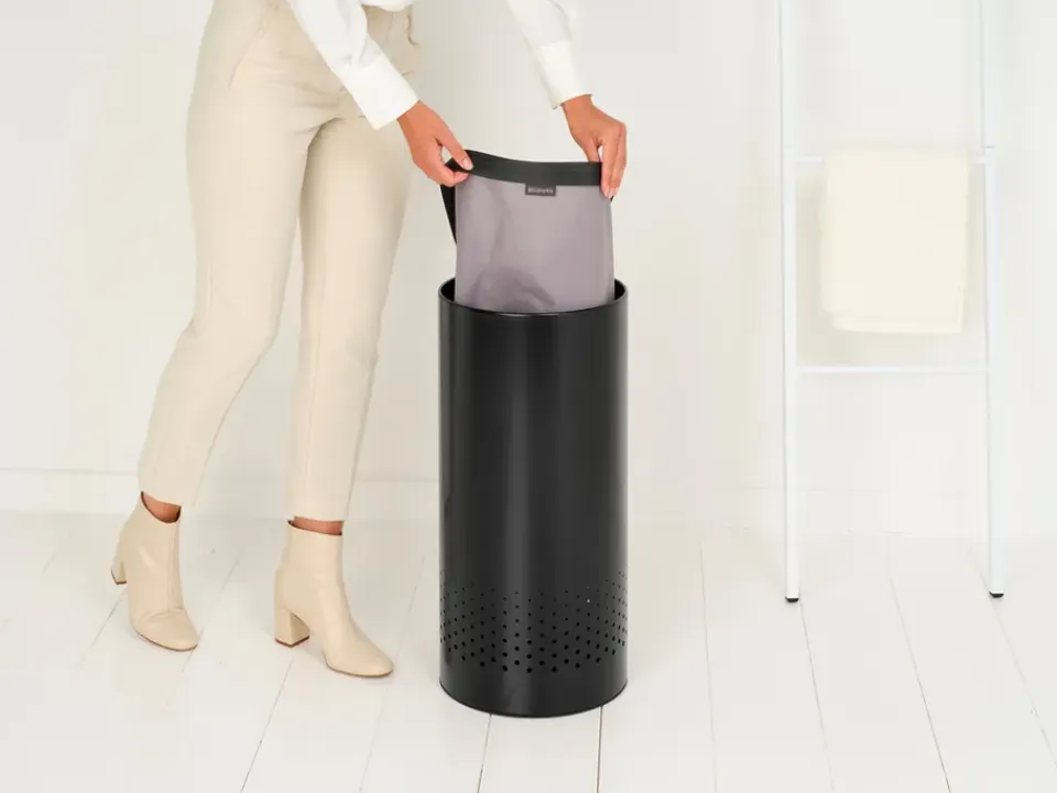 New Brabantia Cesto de lavandería tapa de plástico 35 L, mate Negro