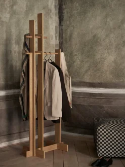 Hot Ferm Living Colgador de ropa Bridge Clothes Stand, Roble aceitado Marrón