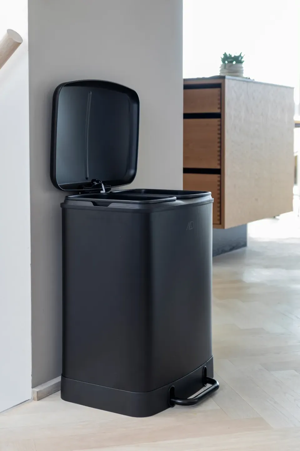 Discount Mette Ditmer Cubo con pedal Wonda 24 litros, Negro
