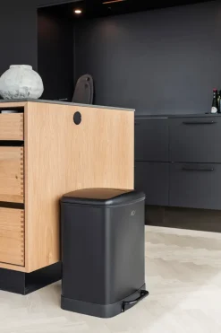 Discount Mette Ditmer Cubo con pedal Wonda 24 litros, Negro