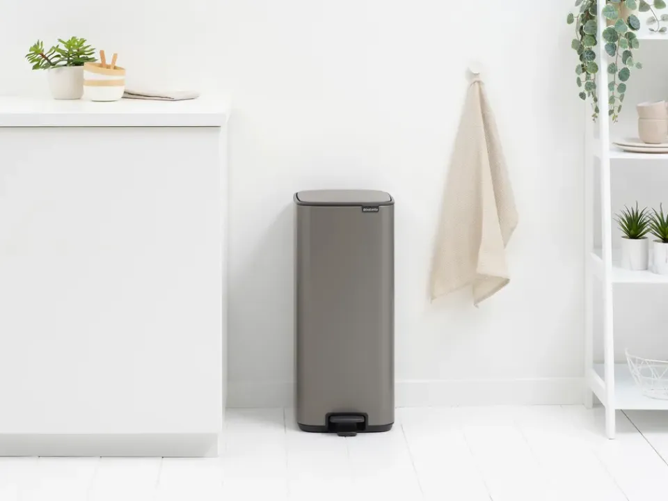 New Brabantia Cubo de basura con pedal Bo 30 L, Platino Gris