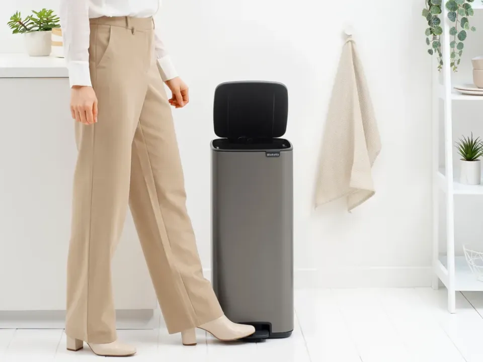 New Brabantia Cubo de basura con pedal Bo 30 L, Platino Gris