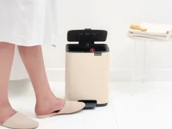 New Brabantia Cubo de basura con pedal Bo 7 L, suave Beige