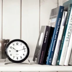 Discount Arne Jacobsen Clocks Despertador AJ Station, , Negro