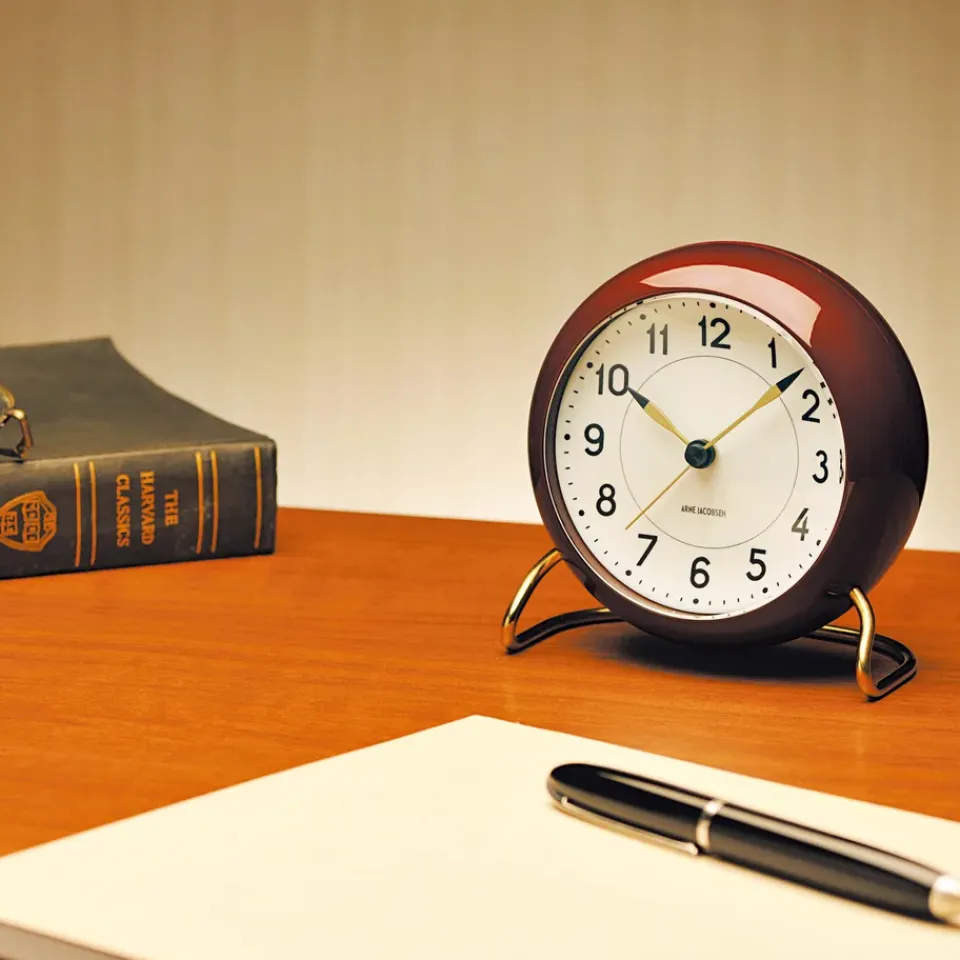 Sale Arne Jacobsen Clocks Despertador AJ Station, , Rojo