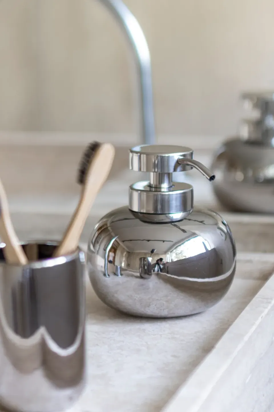 New Mette Ditmer Dispensador de jabón Lotus bajo, Chrome Plateado