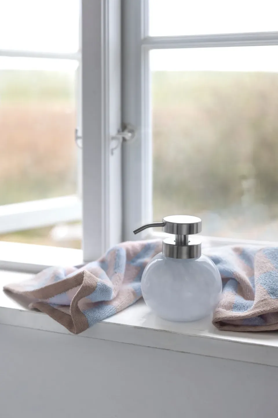 Mette Ditmer Dosificador de jabón Opal, Light blue Azul