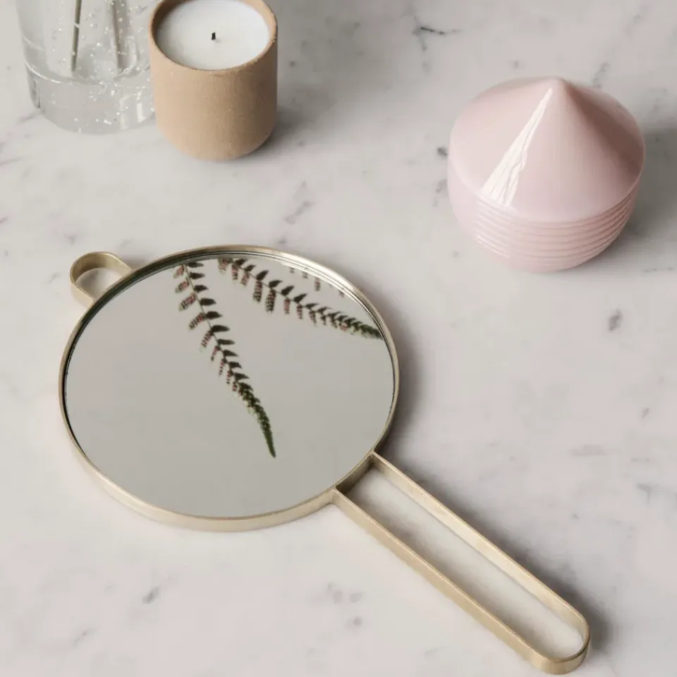 New Ferm Living Espejo de mano Poise, latón Color doradoPlateado