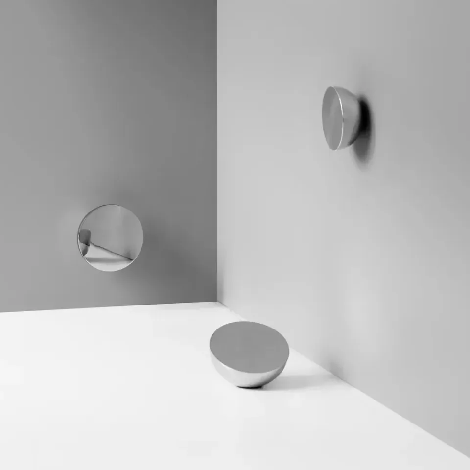Outlet New Works Espejo de mesa Aura, Acero inoxidable Plateado