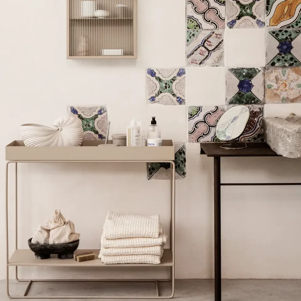 Clearance Ferm Living Espejo de mesa Pond, Latón Color dorado