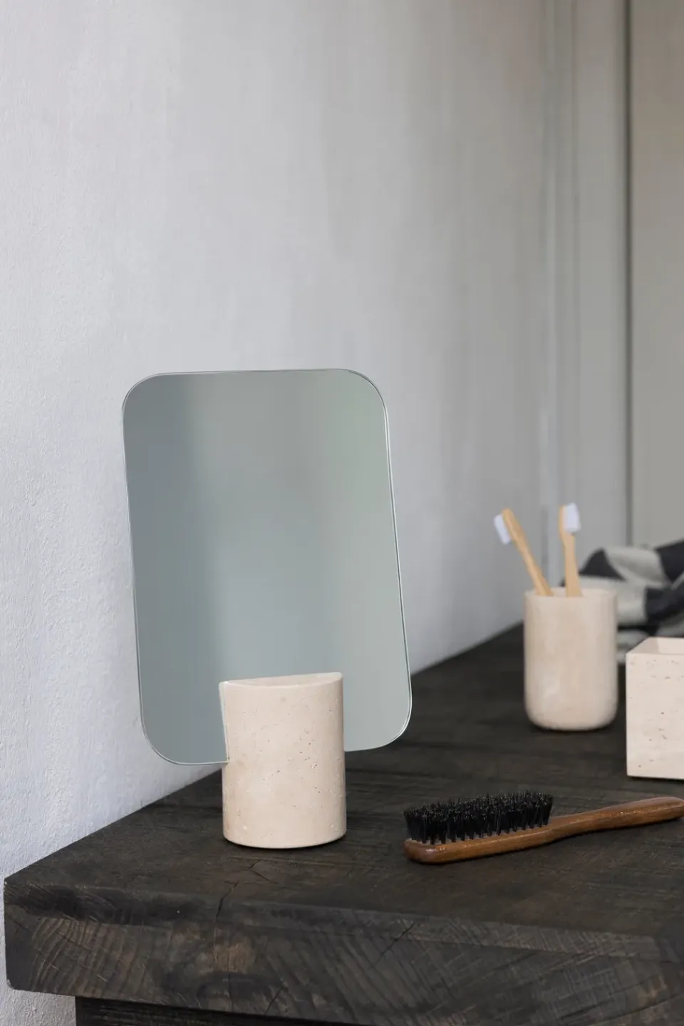 Sale Mette Ditmer Espejo de mesa Travertin, Lino Beige