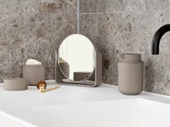 Zone Denmark Espejo de mesa Ume con 5x aumento 19x19,5 cm, Taupe Marrón