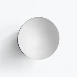 Clearance New Works Espejo de pared Aura large, Acero inoxidable Plateado