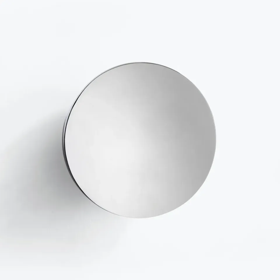 Clearance New Works Espejo de pared Aura large, Acero inoxidable Plateado