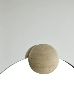 AYTM Espejo de pared Castellum Ø80 cm, Travertino con acabado natural Transparente