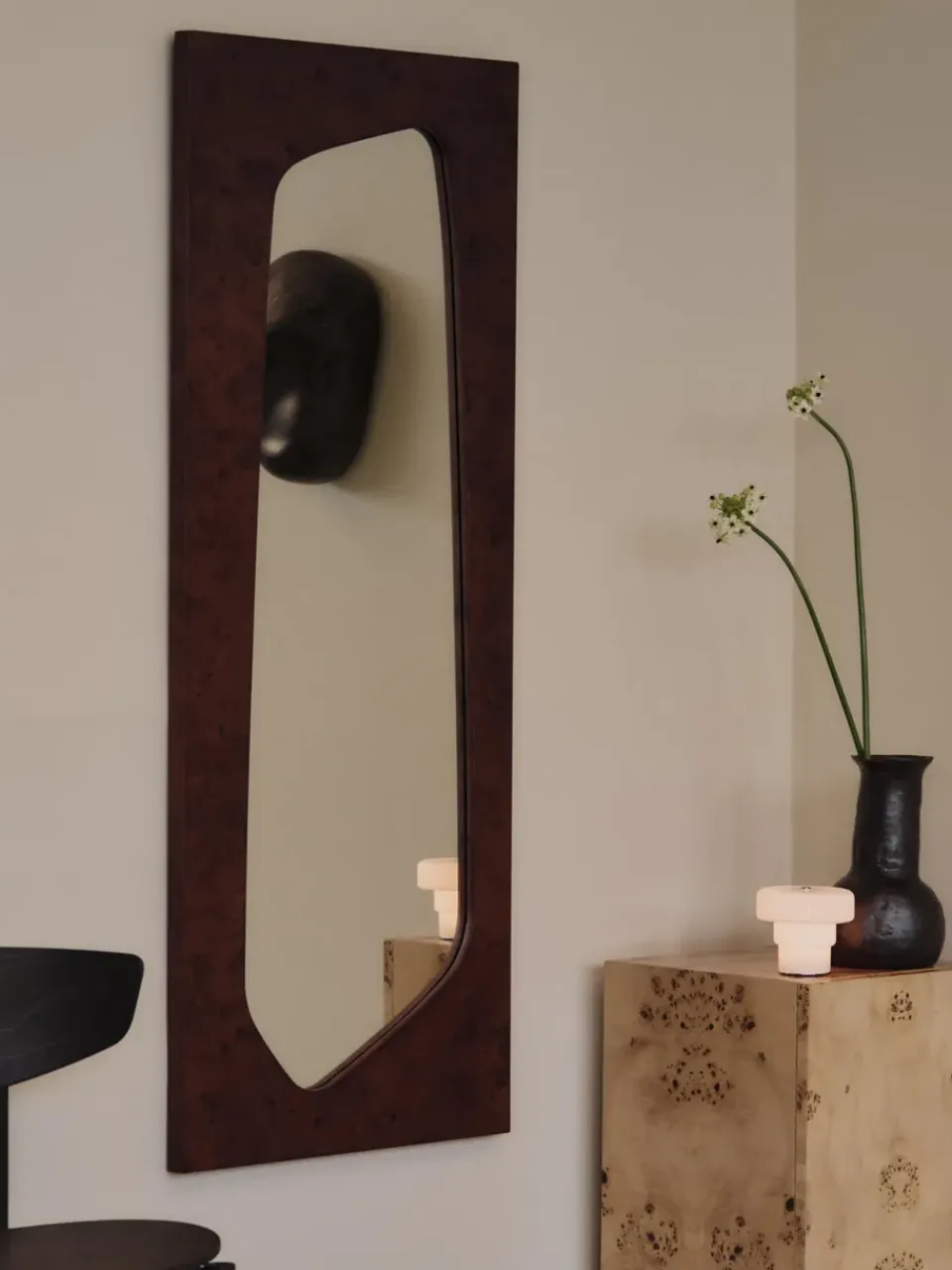 Ferm Living Espejo Folia, Dark stained burl, 135 cm Marrón