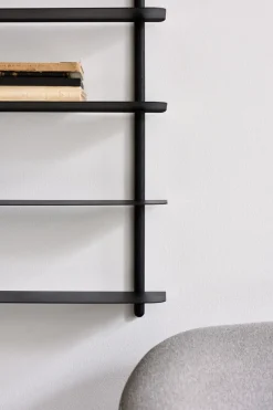 Clearance Gejst Estantería Nivo E, Fresno teñido de - Negro