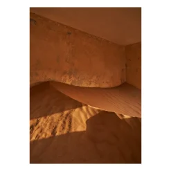 New Paper Collective Lámina Sand Village II, 50x70 cm Rojo