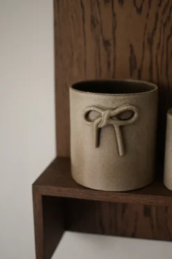 Outlet DBKD Maceta Bow Ø14 cm, Beige