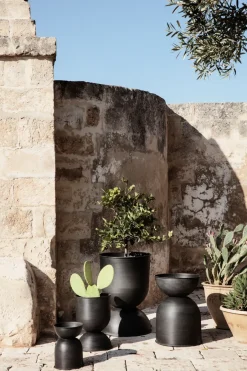 Online Ferm Living Maceta Hourglass grande Ø50 cm, -gris oscuro Negro