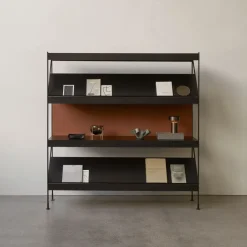 Audo Copenhagen Módulo de estantería Zet, Oak dark stained, 1x2, black steel base Beige