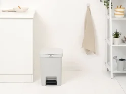 Outlet Brabantia Papelera con pedal StepUp de 25 L, claro Gris
