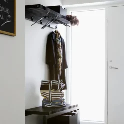 Fritz Hansen Perchero de pared Cutter, Roble lacado en Negro