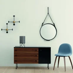 Online GUBI Perchero de pared Matégot, -latón Negro