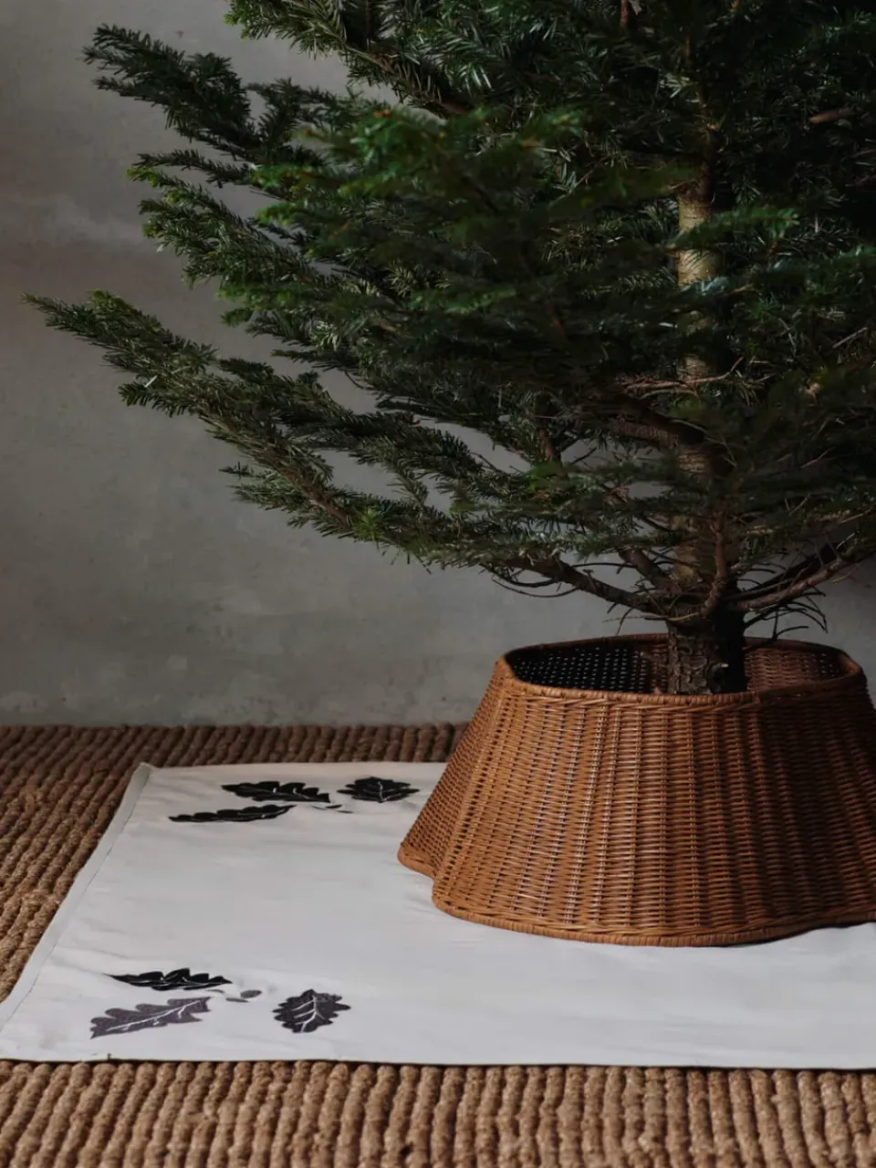 Clearance Ferm Living Pie de árbol Drape braided tree skirt, Natural Marrón