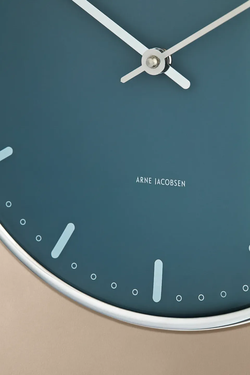 Best Arne Jacobsen Clocks Reloj AJ City Hall, , Ø29 cm Azul