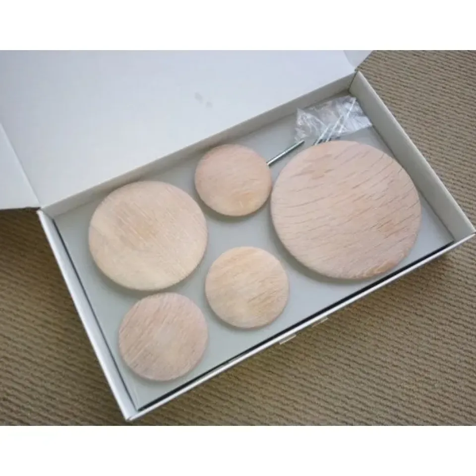 Discount Muuto Set de 5 colgadores de pared The Dots, roble Marrón