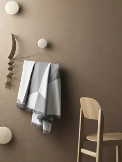 Discount Muuto Set de 5 colgadores de pared The Dots, roble Marrón