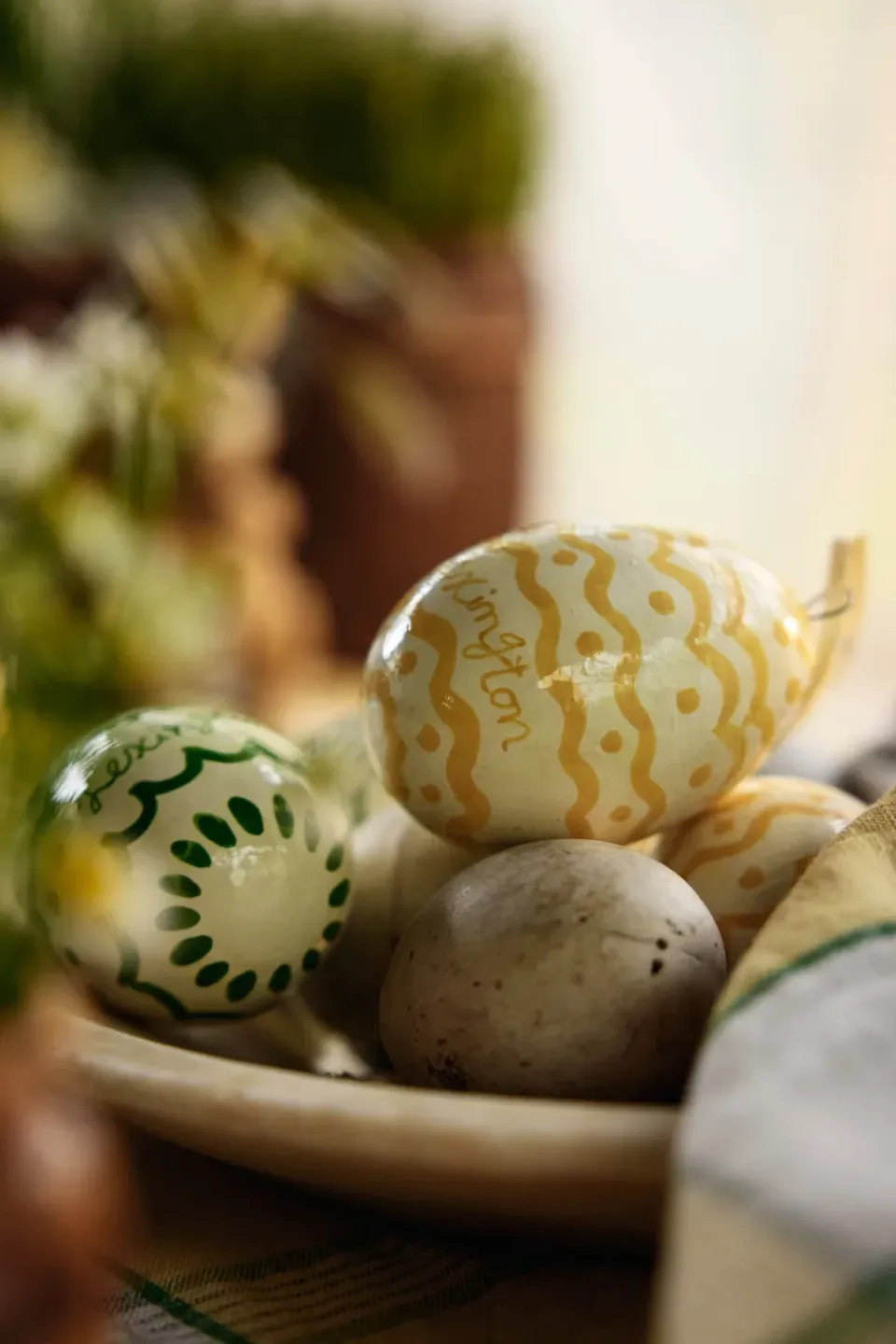Discount Lexington Set de 2 colgantes de Pascua Easter Eggs in Papier Maché, Green-yellow VerdeAmarillo