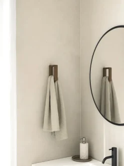 Discount Andersen Furniture Toallero Andersen, Dark Stain Matt Lacquer Ash Marrón