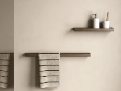 Hot Andersen Furniture Toallero individual Andersen 73,5 cm, Dark Stain Matt Lacquer Ash Marrón