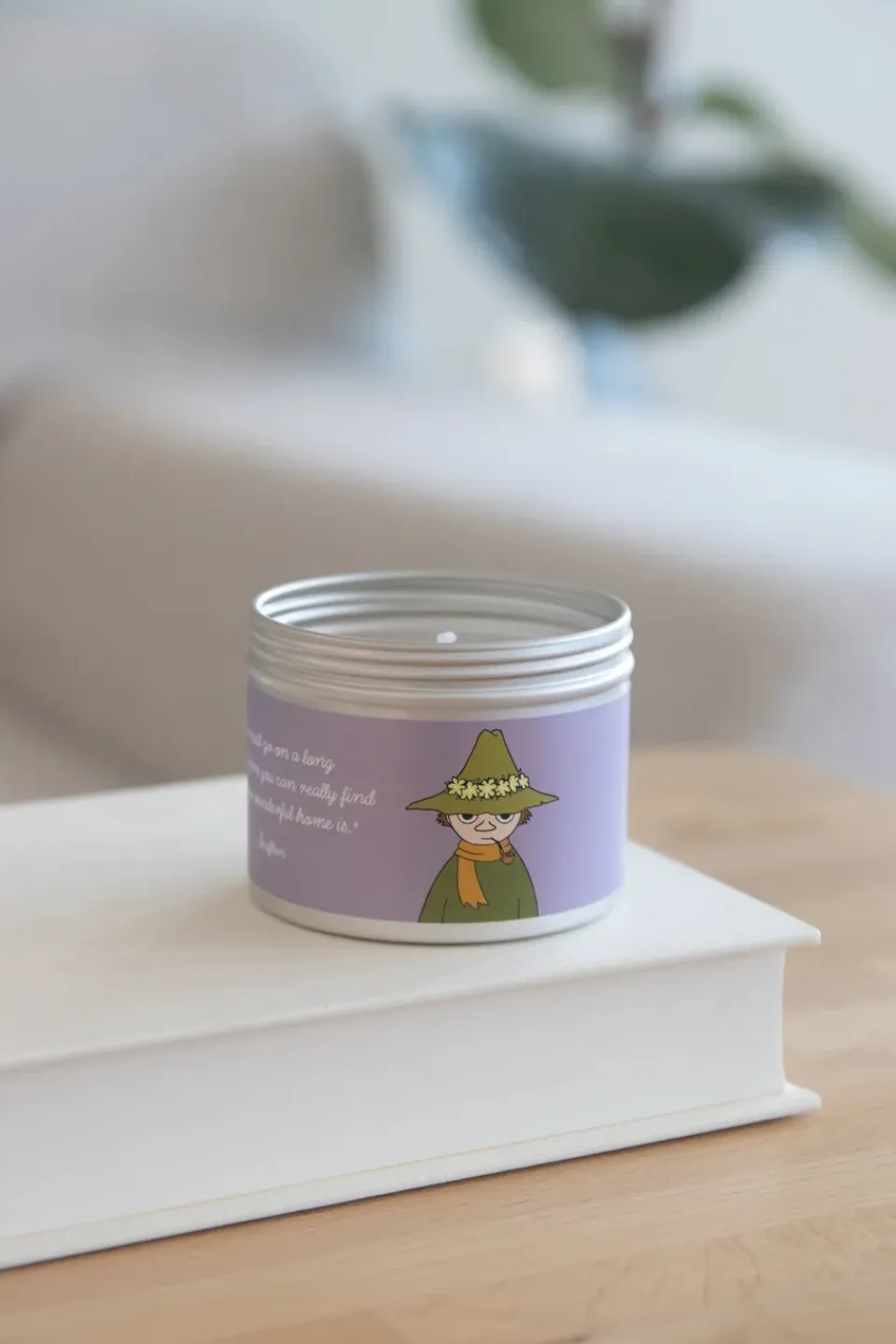 Pluto Design Vela aromática Moomin pequeña 20 h, Snusmumriken Púrpura
