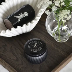 Hot Solstickan Design Vela aromática Solstickan 25 h, -madera de cedro Negro