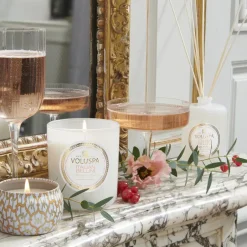 Voluspa Vela perfumada Classic Maison Blanc 60 horas, Italian Bellini Color doradoBlanco
