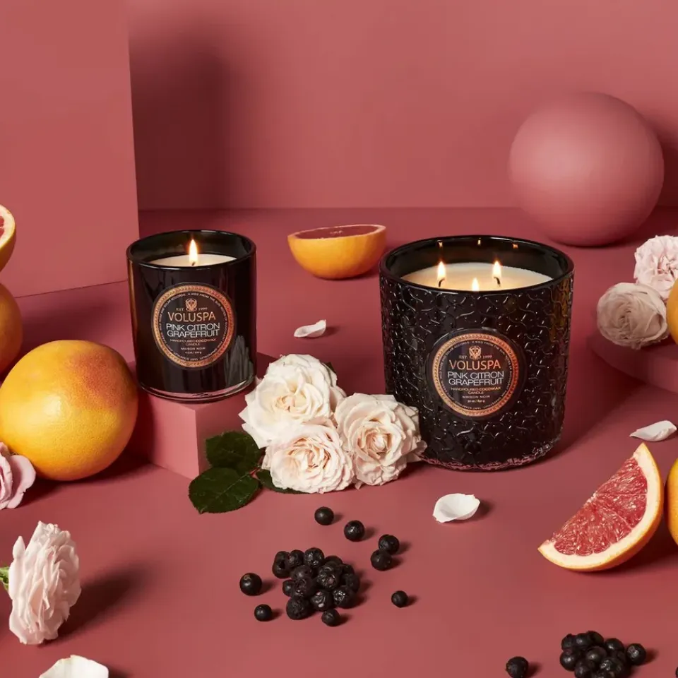 New Voluspa Vela perfumada Classic Maison Noir 60 horas, Pink Citron Grapefruit Color doradoNegro