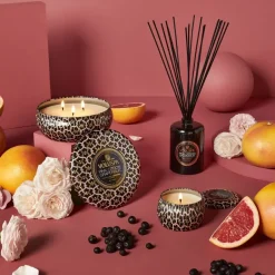 Voluspa Vela perfumada Maison Noir Mini Tin 25 horas, Pink Citron Grapefruit Color doradoRosaNegro